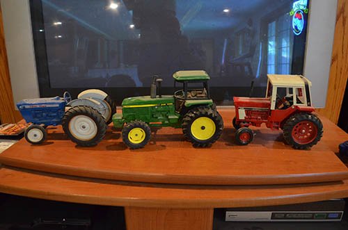 Property photo 11 - Personal Property Auction, Tractor & Implements, Cars, Lawn & Garden, Hunting & Fishing, Guns, Antiques & Collectibles, Household